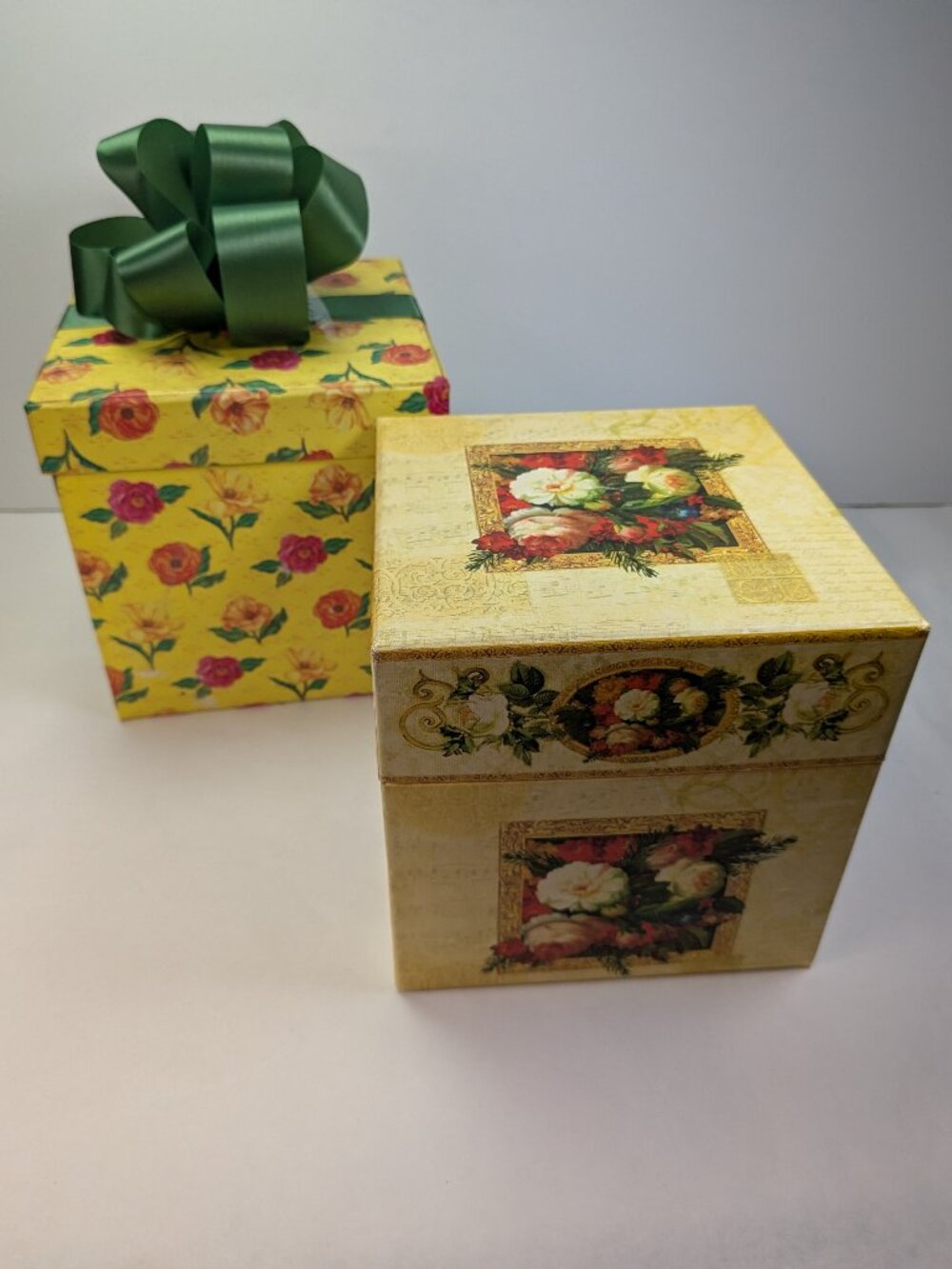 Lang Bob's Boxes Holiday Gift Box Lot 2pc Elizabeth King Brownd Roses Hi Quality